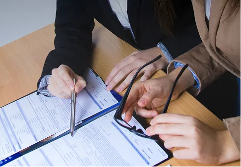 Payroll vs PEO: Making the Right HR Outsourcing Decision
